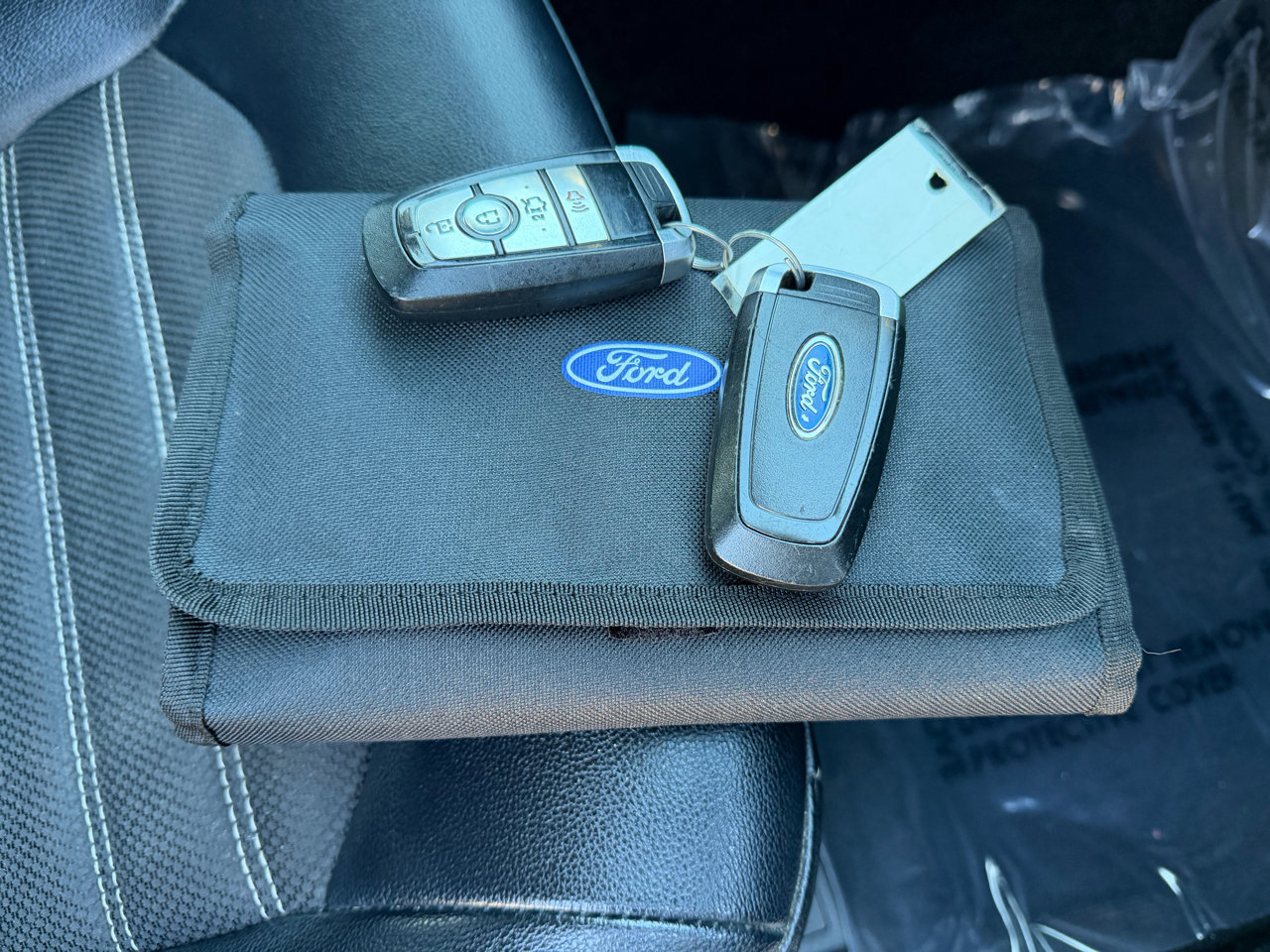 Used 2017 Ford Fusion SE w/ Equipment Group 201A image 23