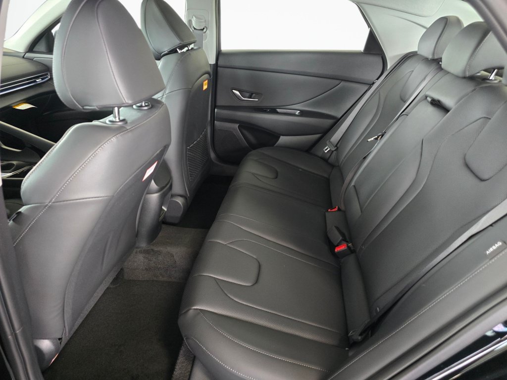 New 2026 Hyundai Elantra Limited FWD image 34