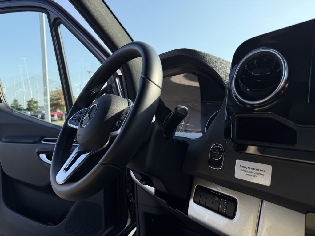 Used 2023 Mercedes-Benz Sprinter 3500 image 38