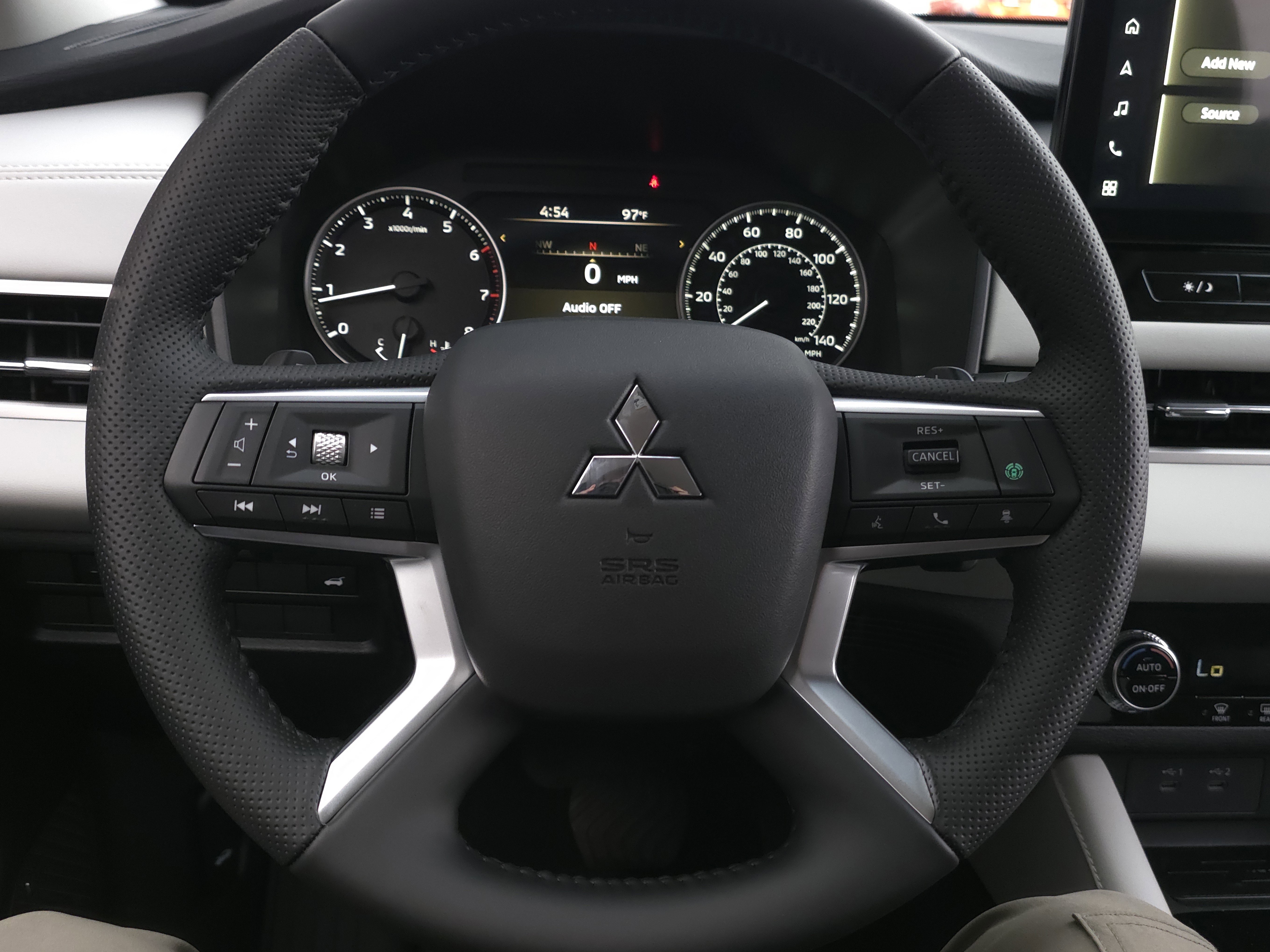 New 2025 Mitsubishi Outlander SE image 11