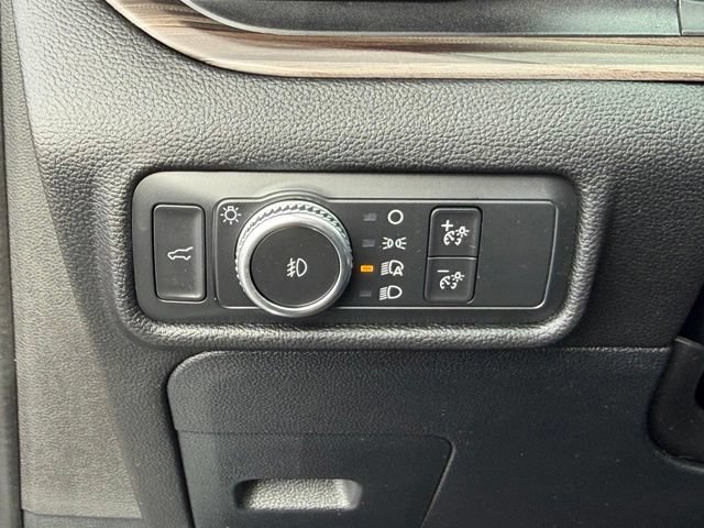 Used 2021 Ford Explorer Limited w/ Equipment Group 301A AWD/4WD image 24