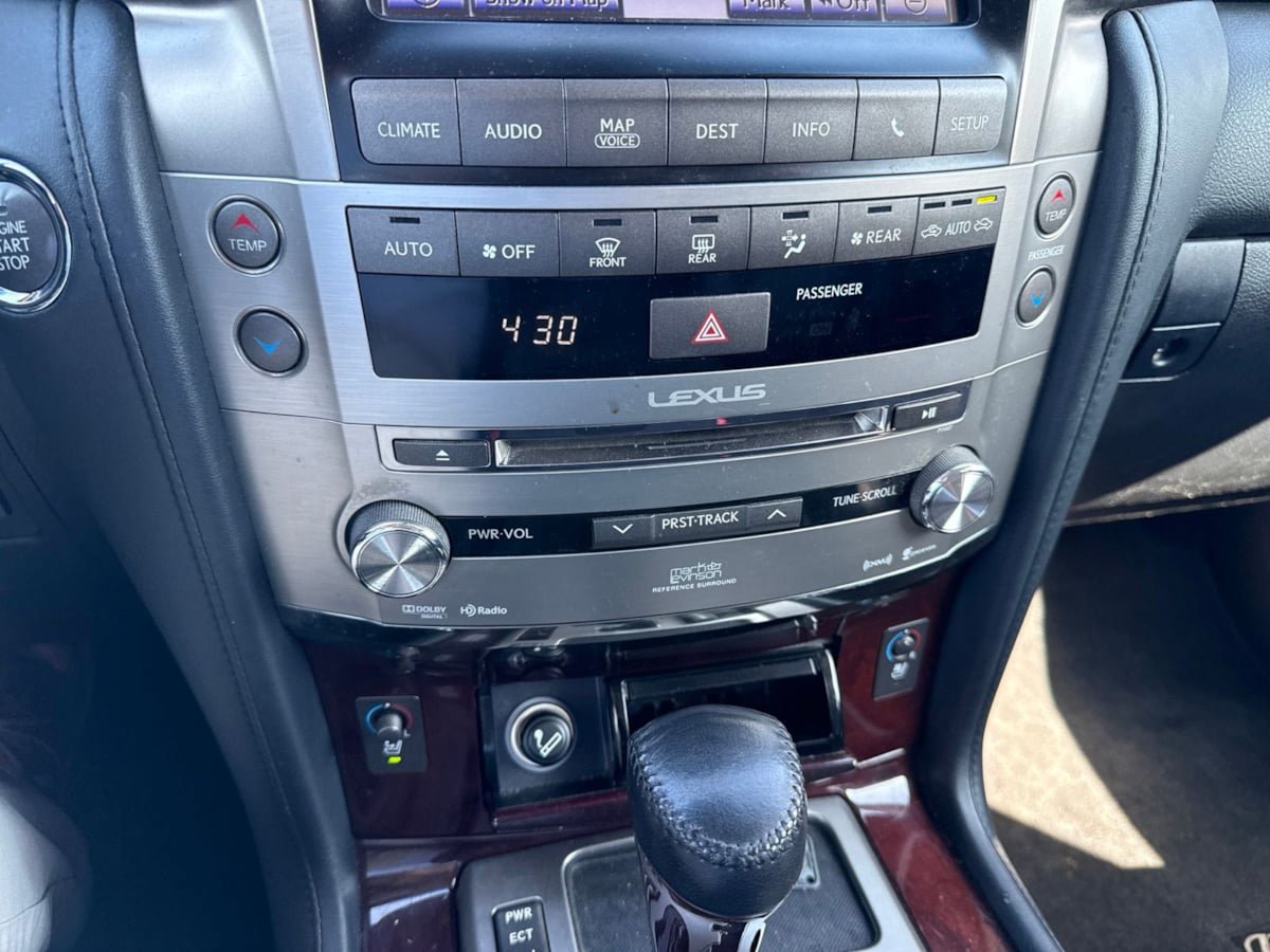 Used 2015 Lexus LX 570 4WD image 12