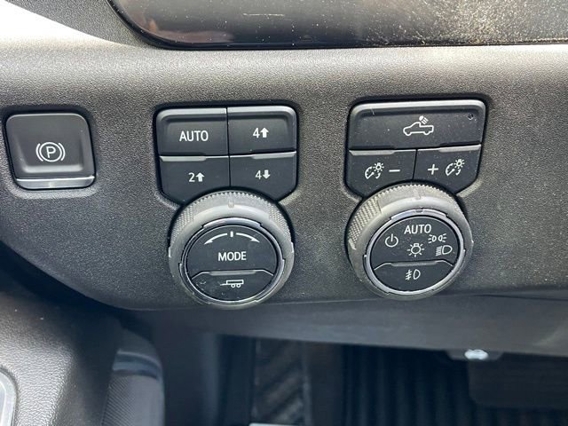 Used 2024 Chevrolet Silverado 3500 LT w/ Convenience Package AWD/4WD image 16