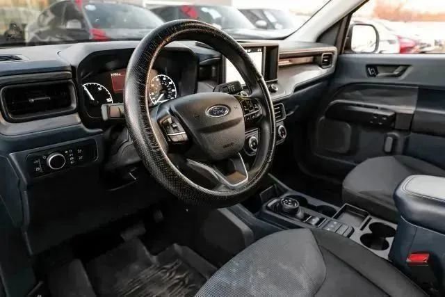 Used 2024 Ford Maverick XL image 3