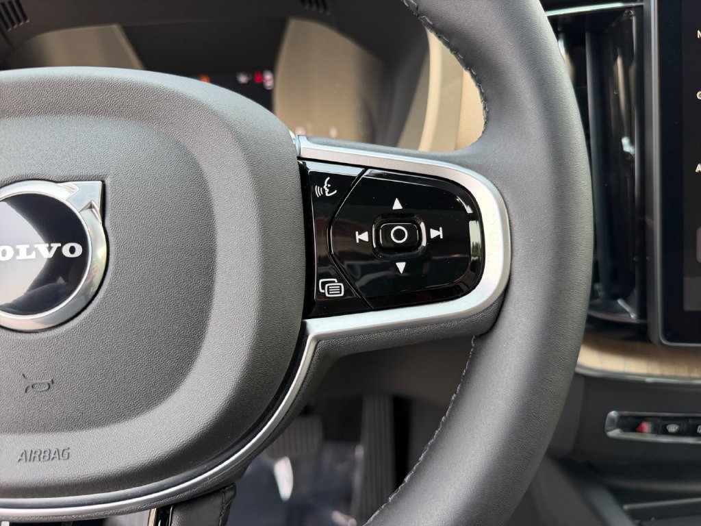 Certified 2026 Volvo XC60 B5 Core w/ Climate Package AWD/4WD image 19