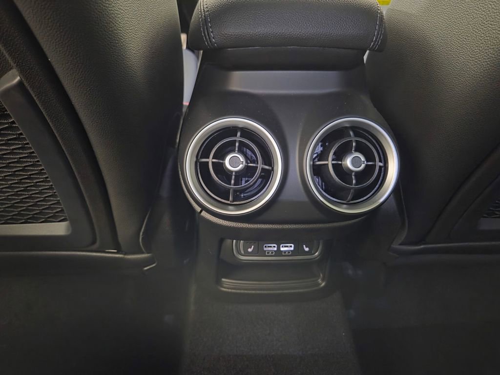 New 2025 Alfa Romeo Stelvio Sprint w/ Convenience Package image 20