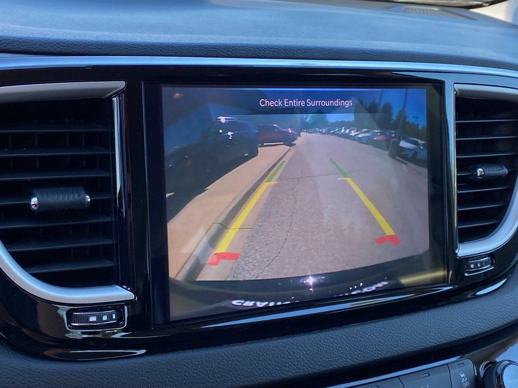 Used 2024 Chrysler Pacifica Touring-L FWD image 16