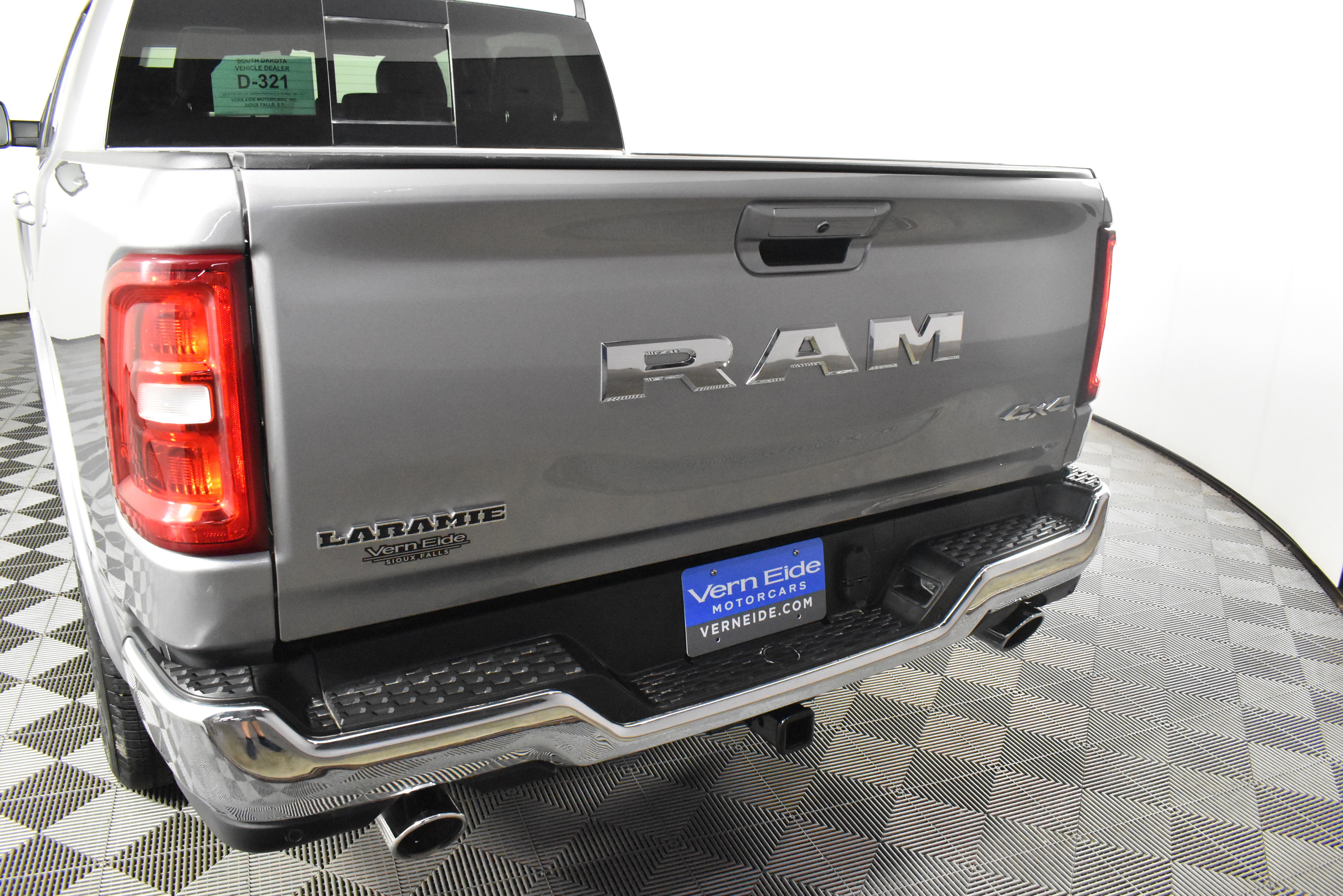 Used 2025 RAM 1500 Laramie image 15