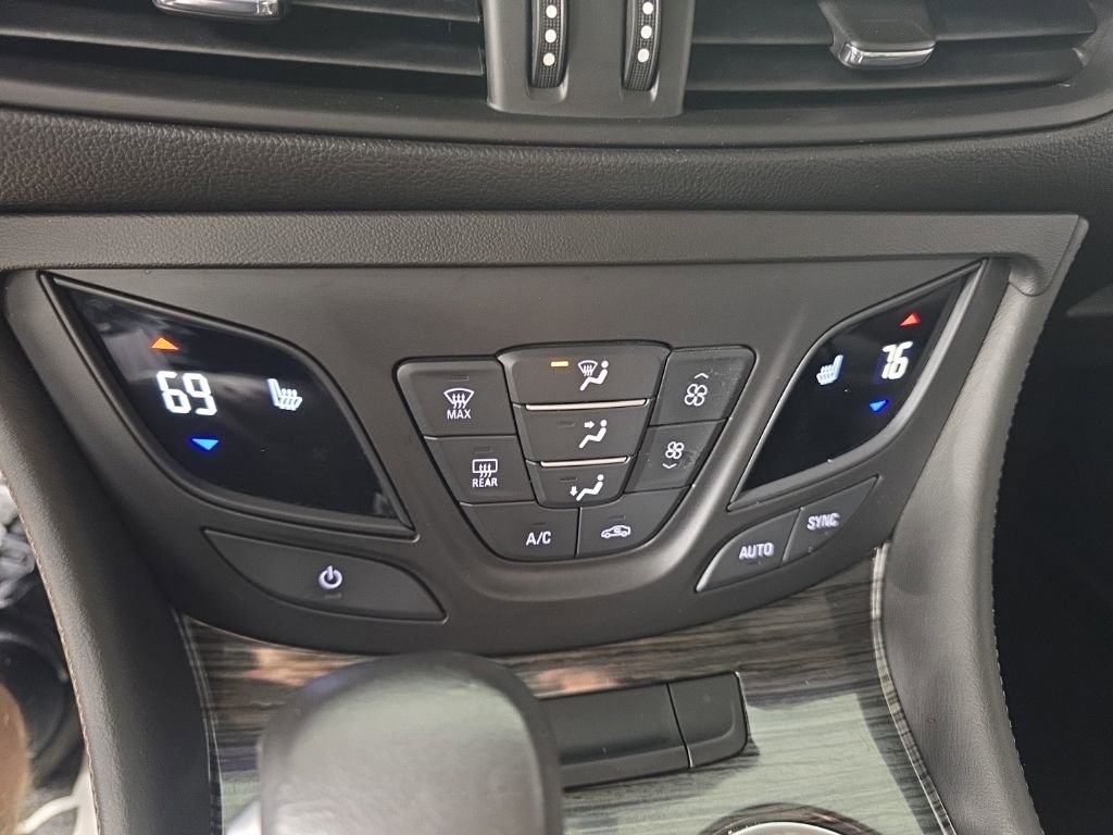 Used 2017 Buick Envision Essence w/ LPO, Cargo Package FWD image 21