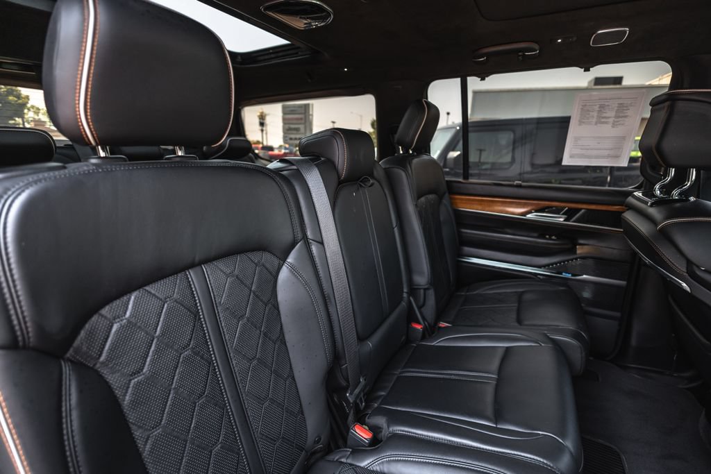 Used 2022 Jeep Grand Wagoneer Series III w/ Flexible Seating Group AWD/4WD image 28