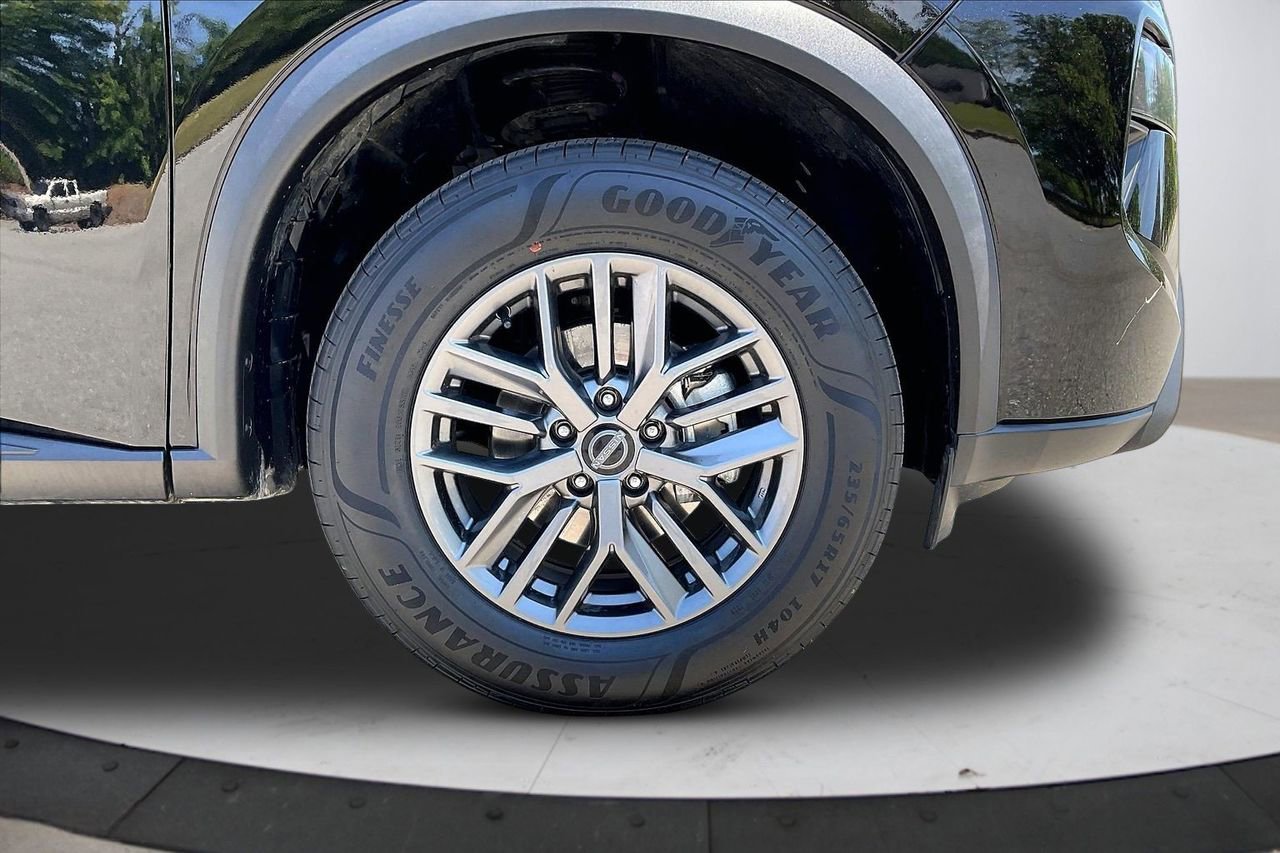 Used 2024 Nissan Rogue S FWD image 34