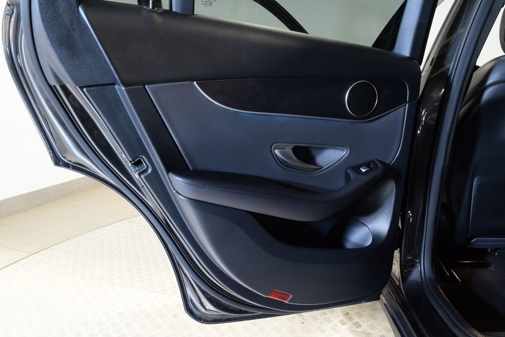 Used 2021 Mercedes-Benz GLC 300 4MATIC image 26