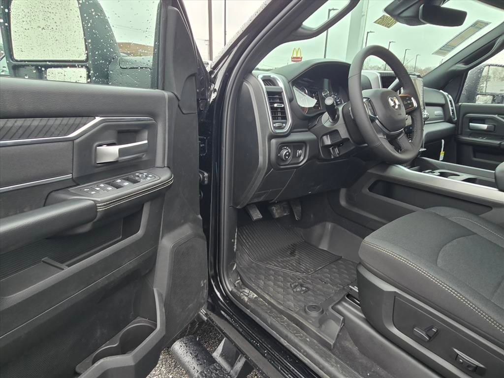 New 2026 RAM 2500 Big Horn AWD/4WD image 4