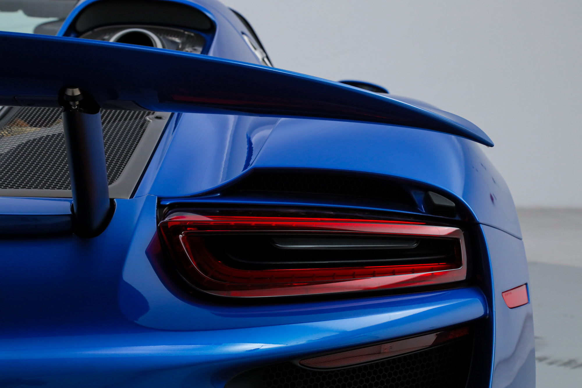 Used 2015 Porsche 918 Spyder AWD/4WD image 21