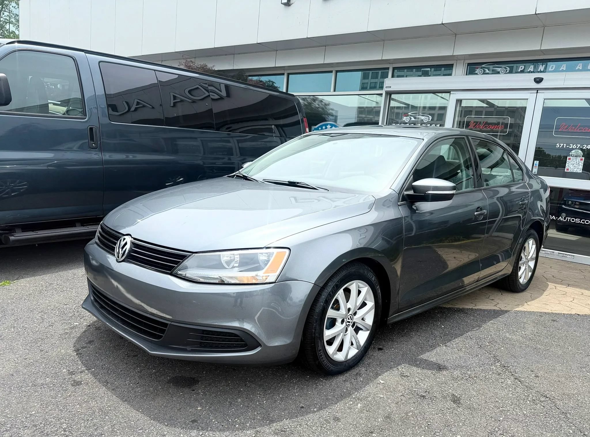 Used 2011 Volkswagen Jetta SE FWD image 3