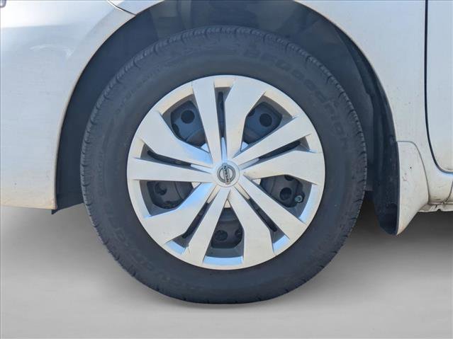 Used 2016 Nissan Versa SV image 9