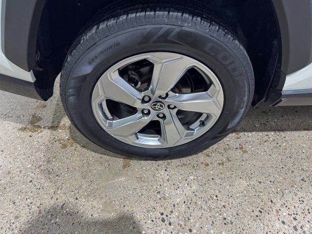 Used 2021 Toyota RAV4 XLE Premium image 12