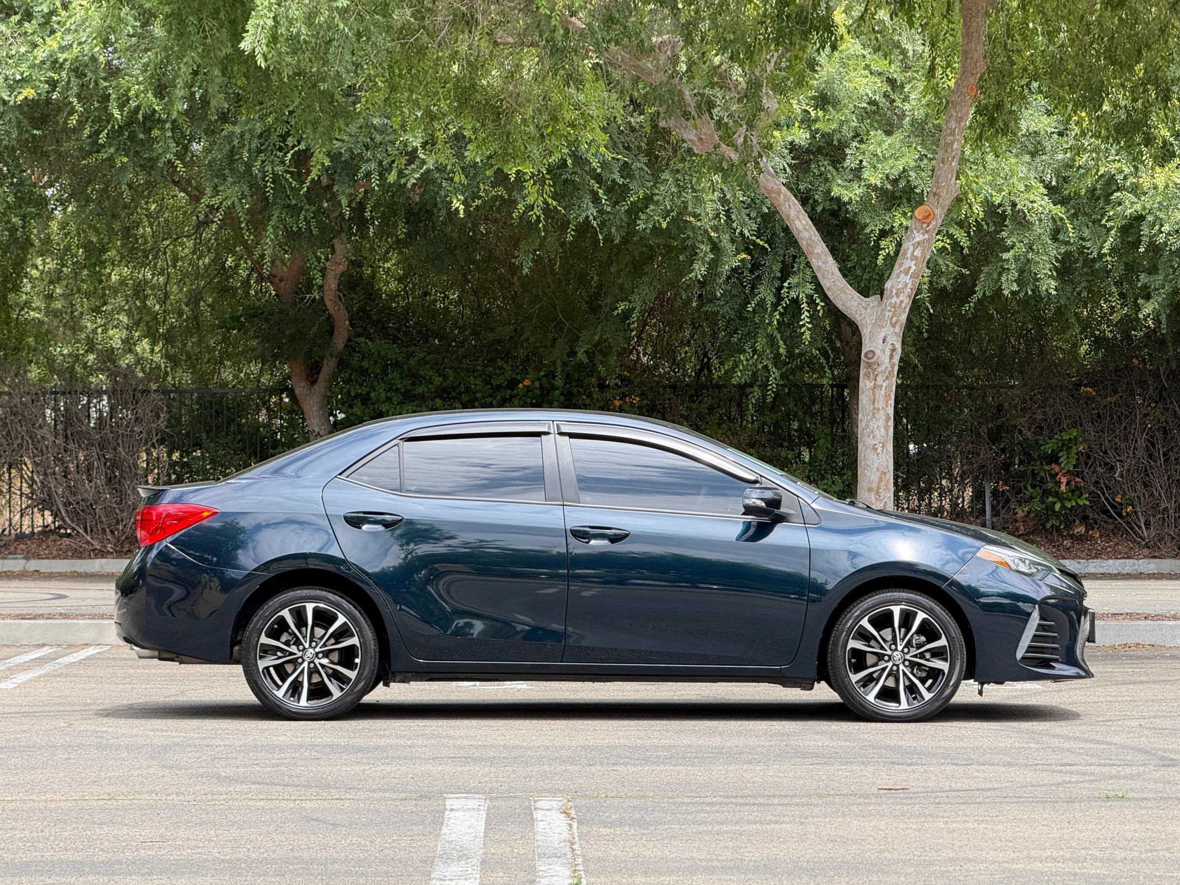 Used 2019 Toyota Corolla SE w/ Carpet Mat Package (TMS) FWD image 2
