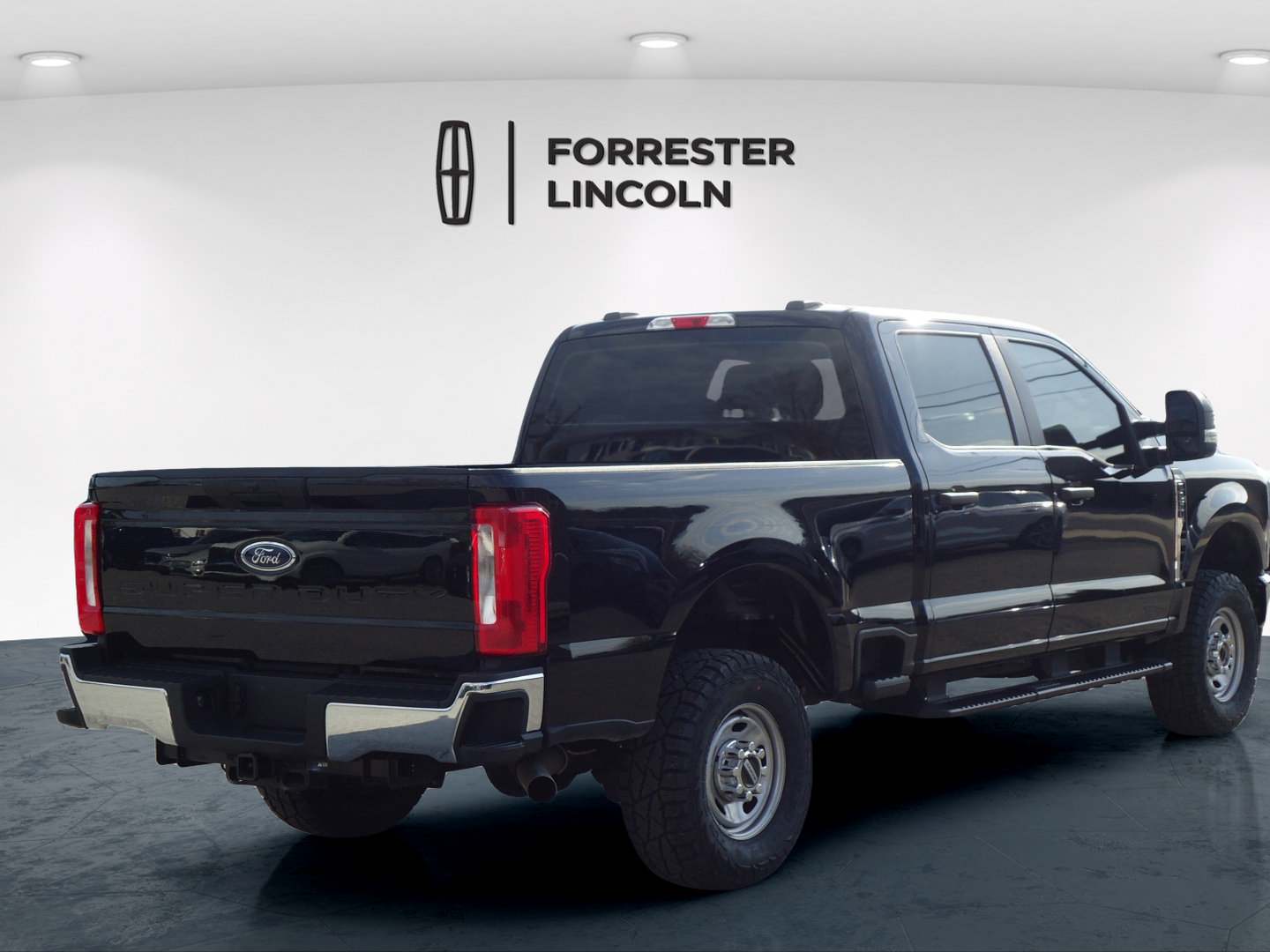 Used 2023 Ford F250 XL w/ XL Off-Road Package AWD/4WD image 3