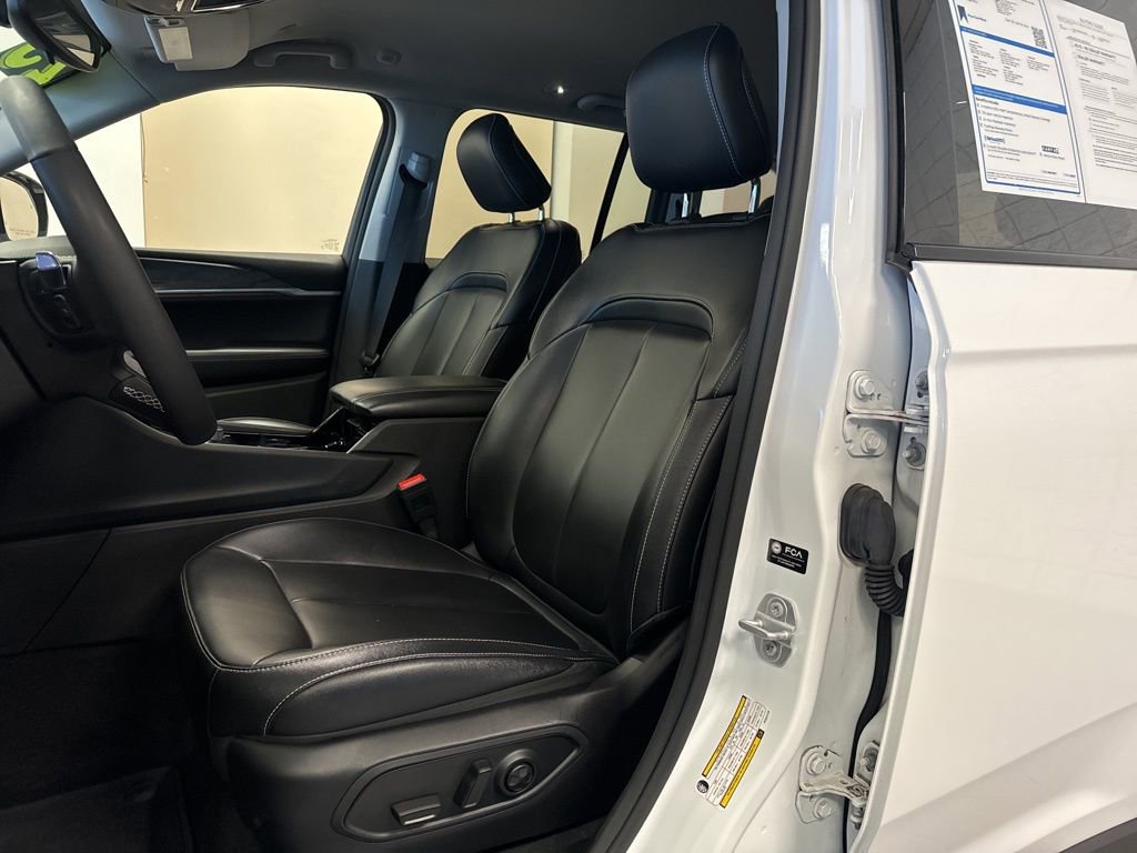 Used 2023 Jeep Grand Cherokee Limited w/ Trailer Tow Prep Group (B) image 8