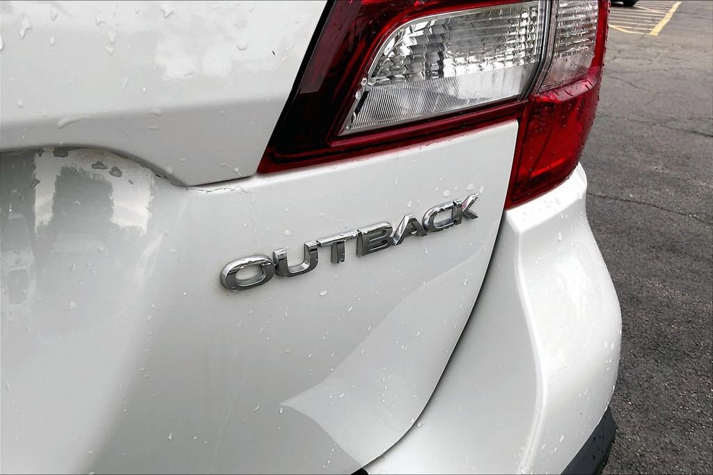 Used 2018 Subaru Outback 2.5i Limited AWD/4WD image 9