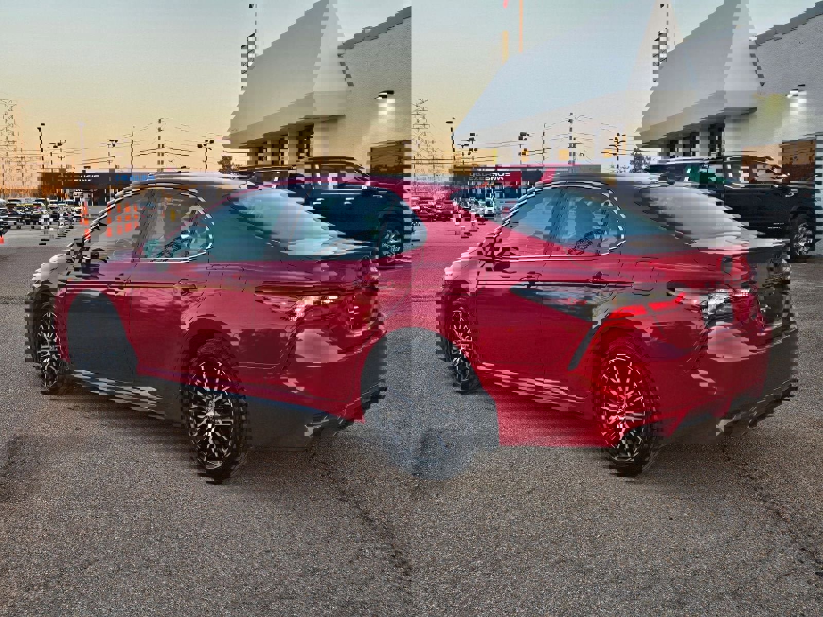 Used 2024 Toyota Camry SE image 3