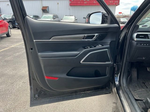 Certified 2022 Kia Telluride SX w/ Nightfall Edition Package AWD/4WD image 18