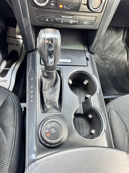 Used 2018 Ford Explorer XLT AWD/4WD image 14