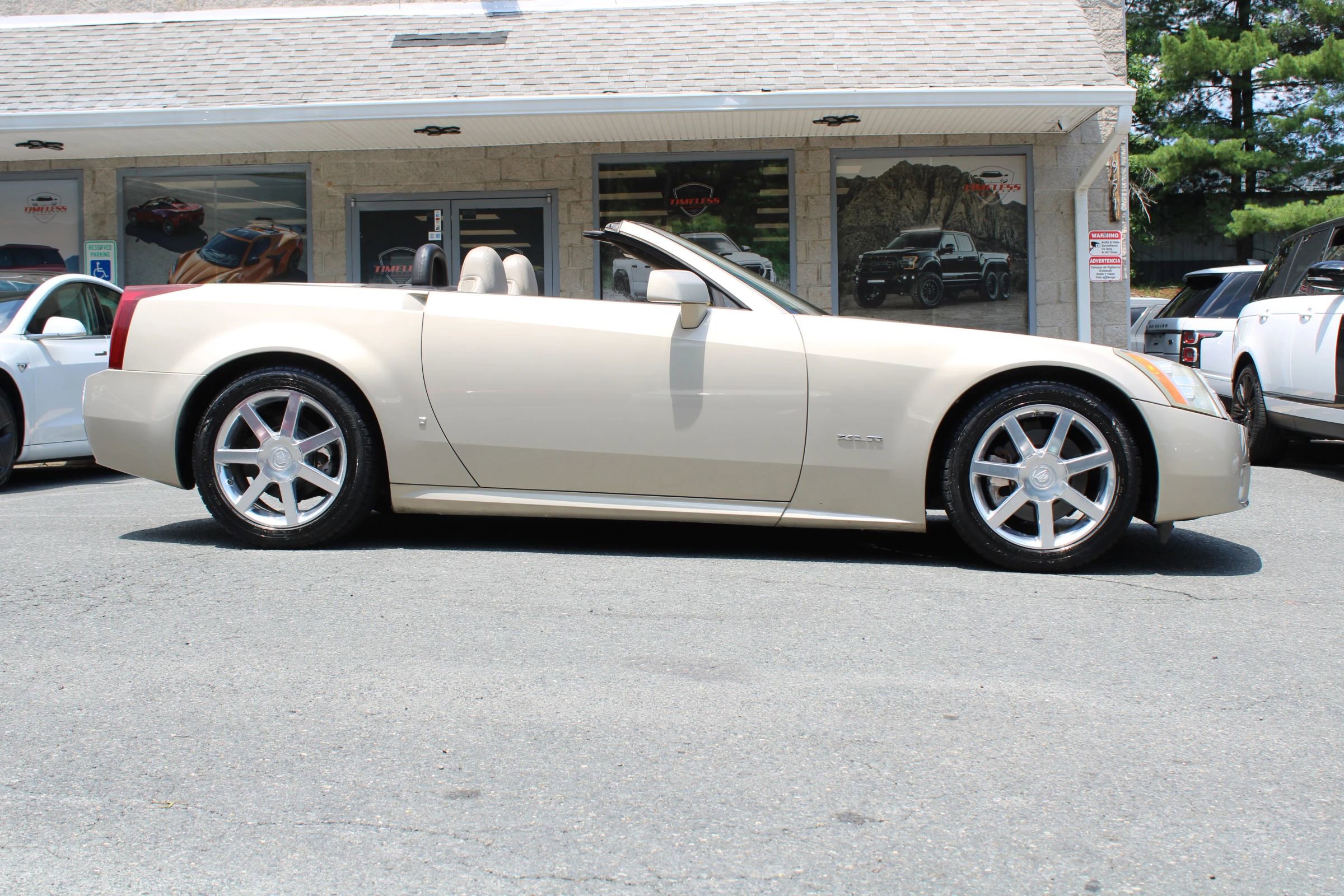 Used 2006 Cadillac XLR image 13