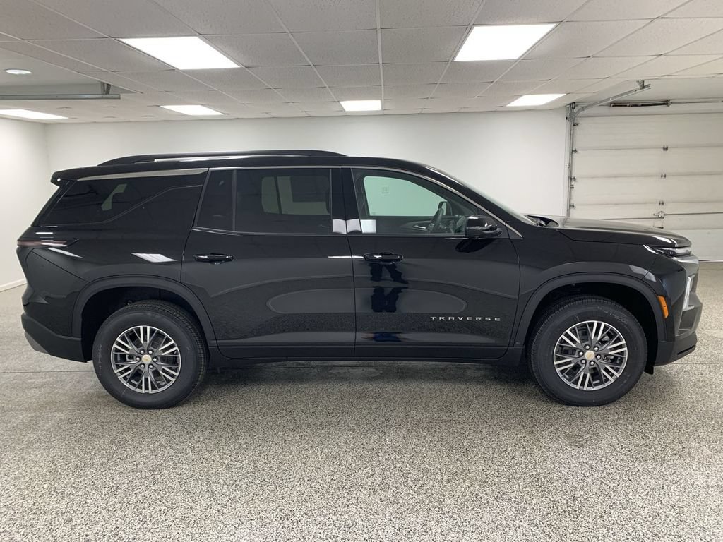 New 2026 Chevrolet Traverse LT w/ Driver Confidence Package AWD/4WD image 9