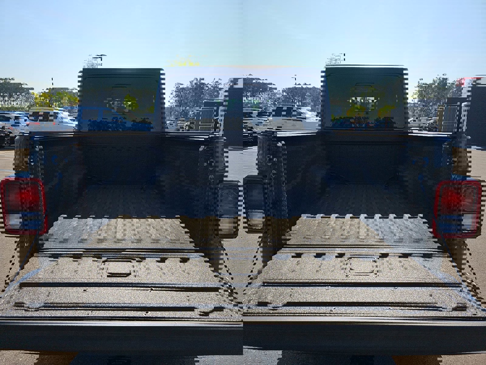 Used 2023 Jeep Gladiator Willys AWD/4WD image 12