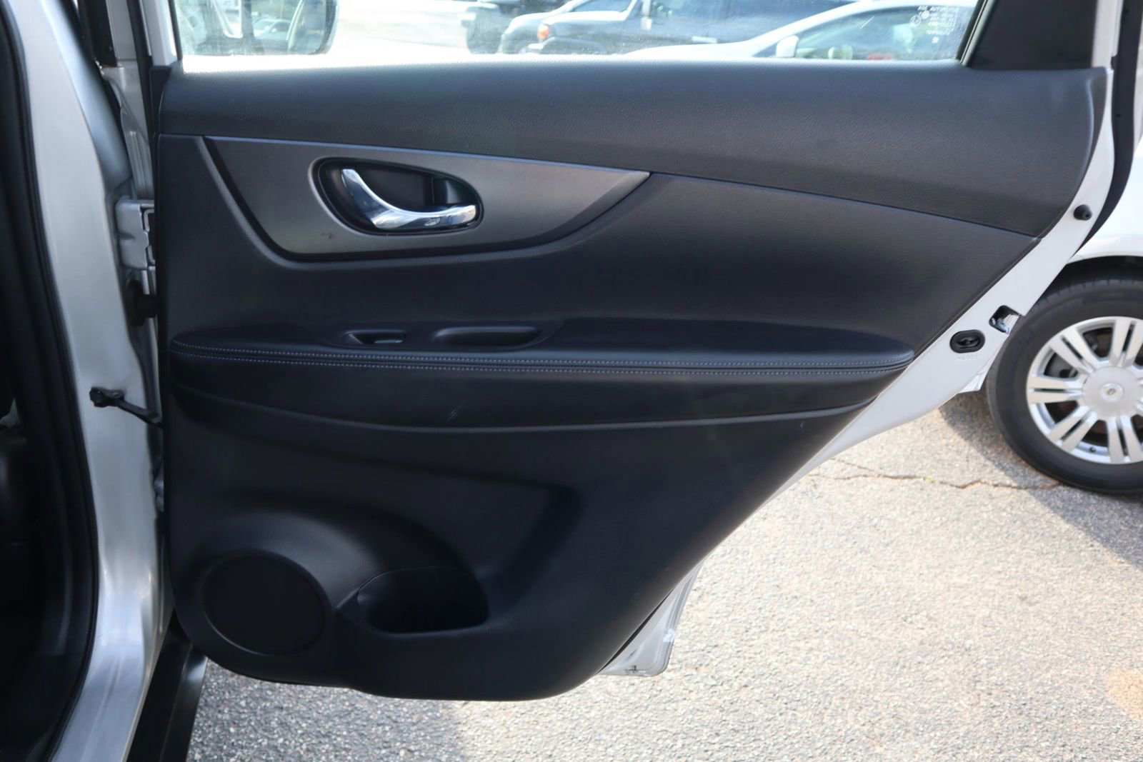 Used 2016 Nissan Rogue S image 17