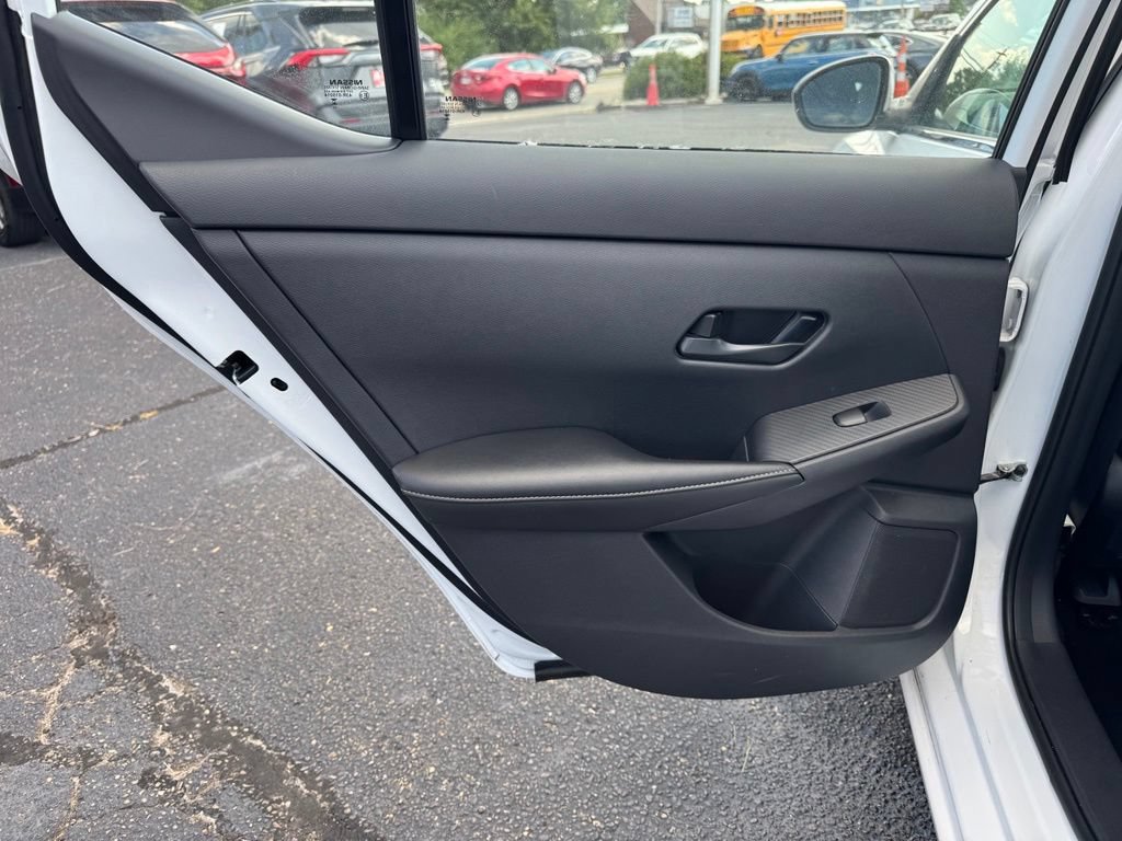 Used 2025 Nissan Sentra SV FWD image 17