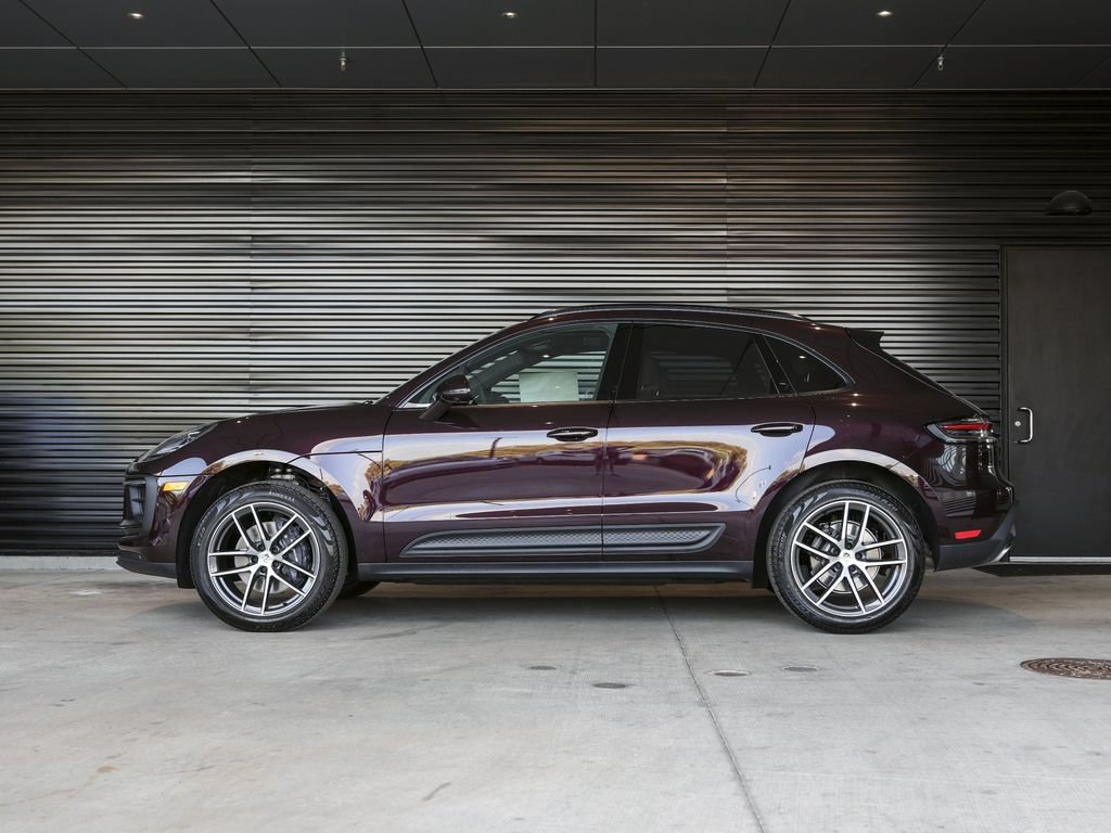 Certified 2026 Porsche Macan AWD/4WD image 2