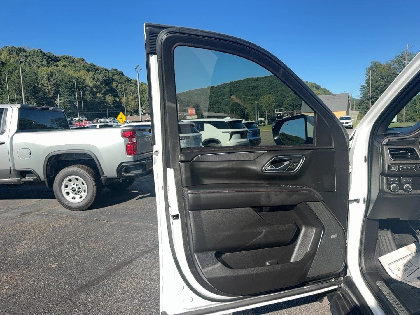 Used 2021 Chevrolet Tahoe RST w/ Luxury Package AWD/4WD image 10