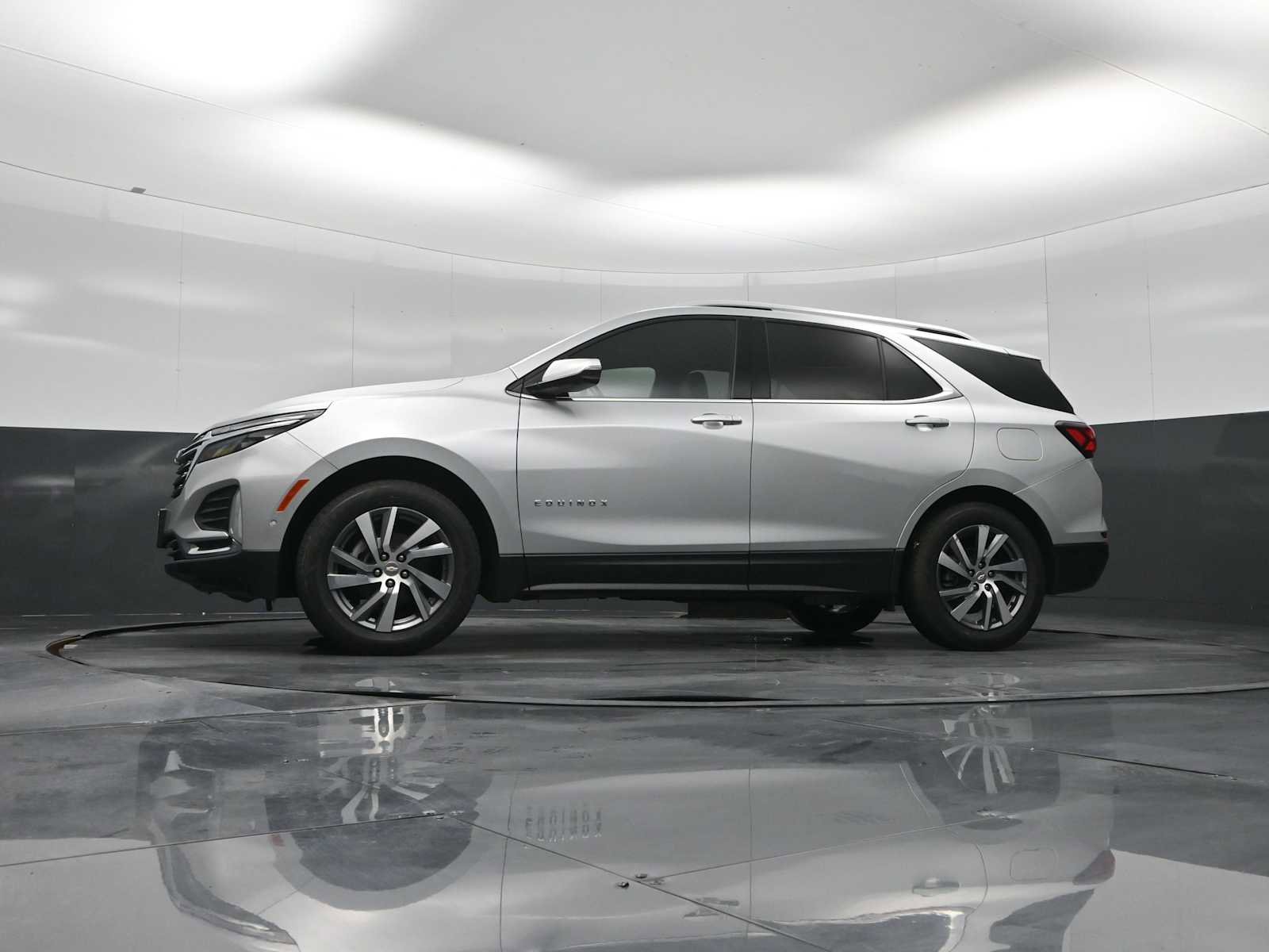 Used 2022 Chevrolet Equinox Premier AWD/4WD image 30