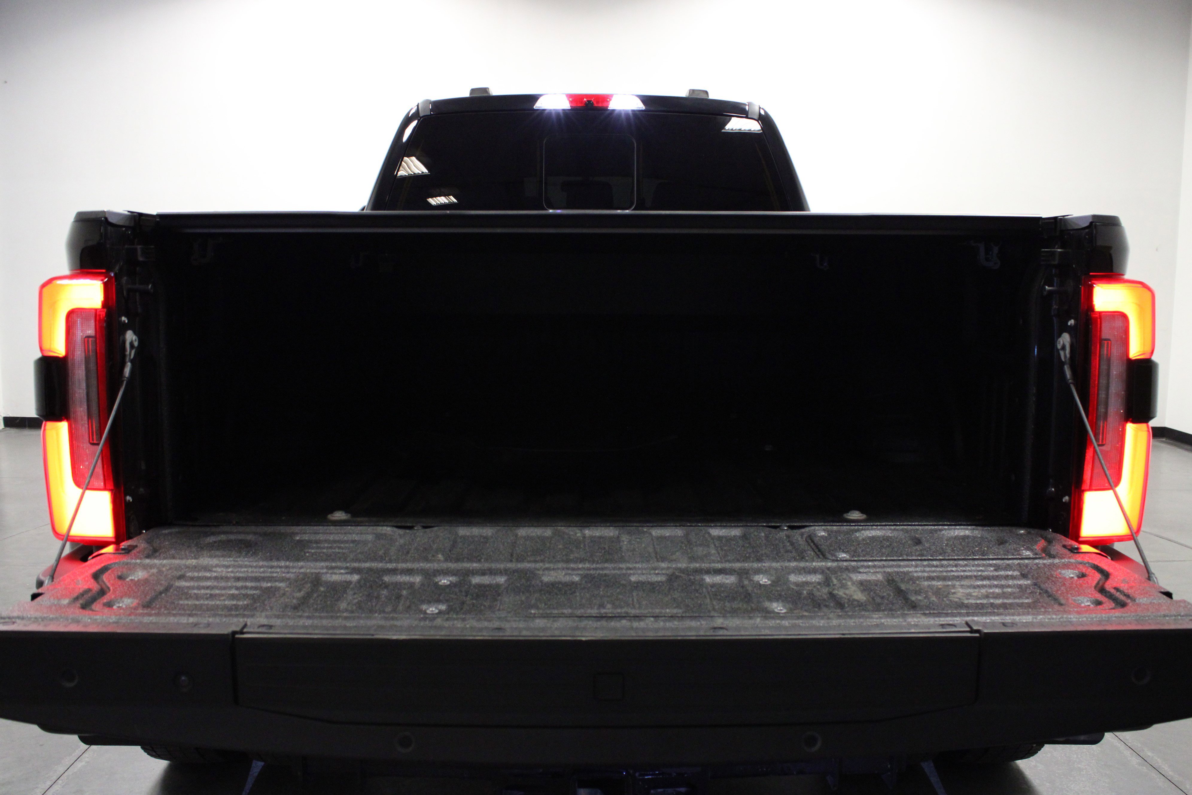 Used 2023 Ford F450 Limited w/ FX4 Off-Road Package image 14