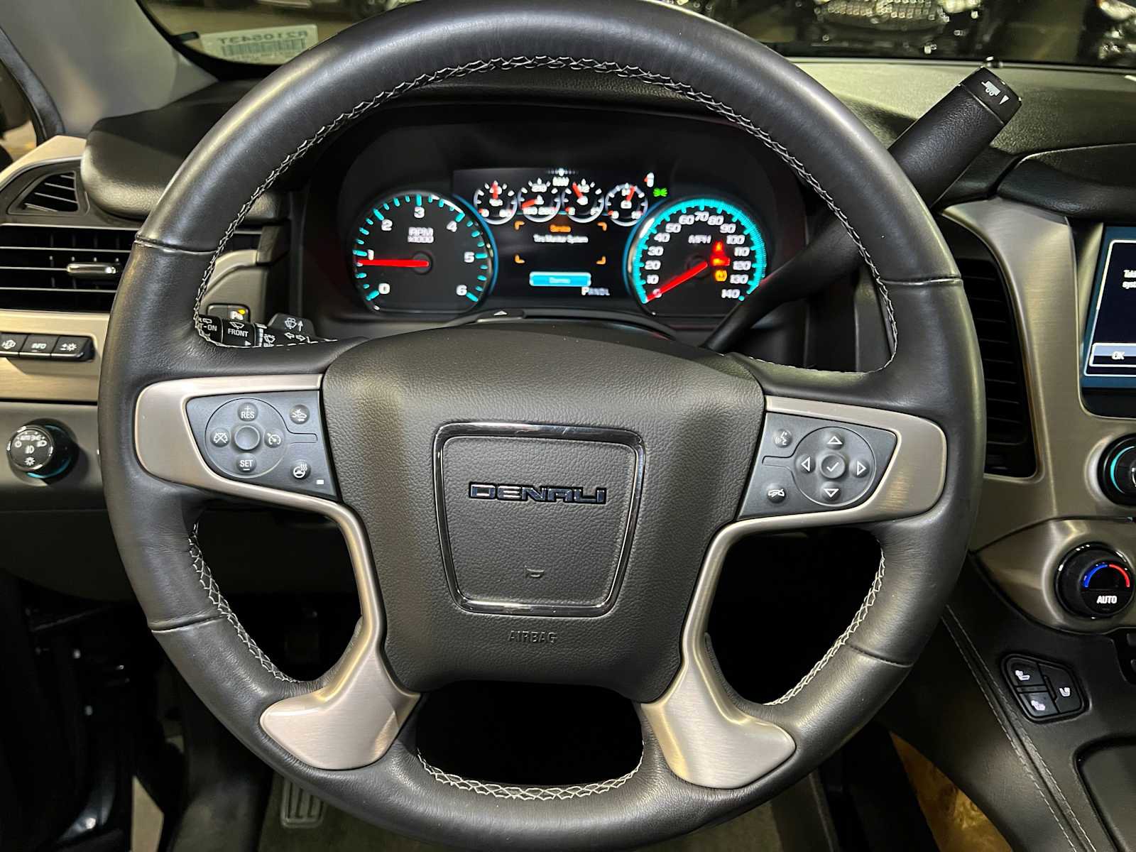 Used 2017 GMC Yukon Denali image 25