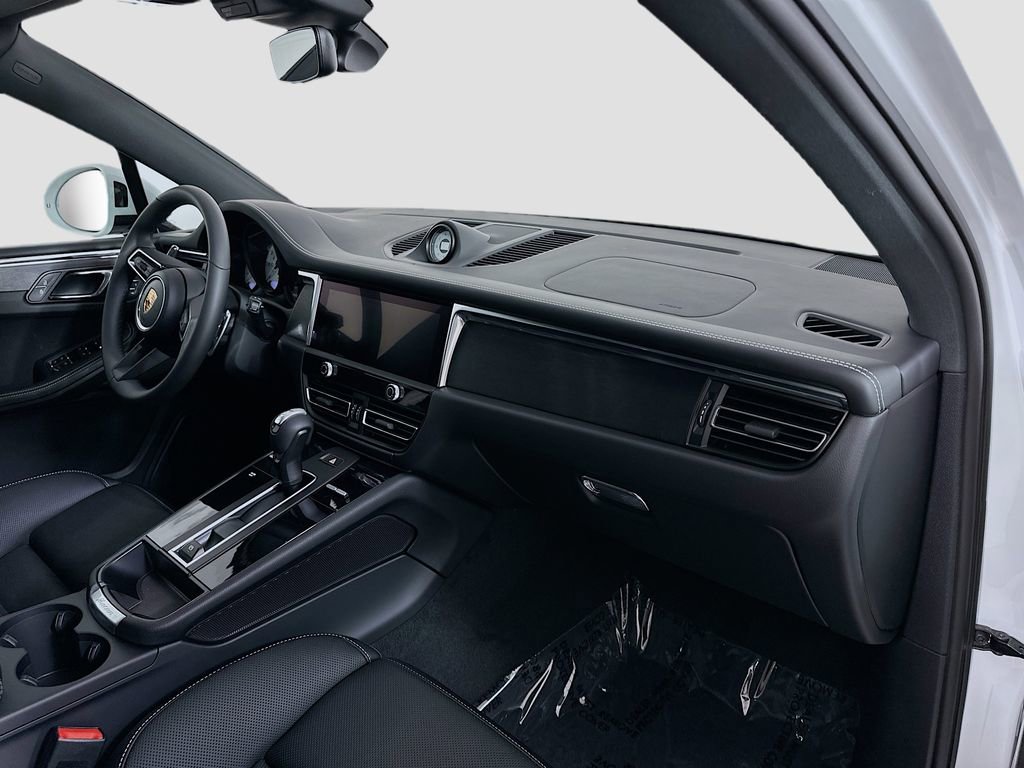 New 2026 Porsche Macan GTS image 31