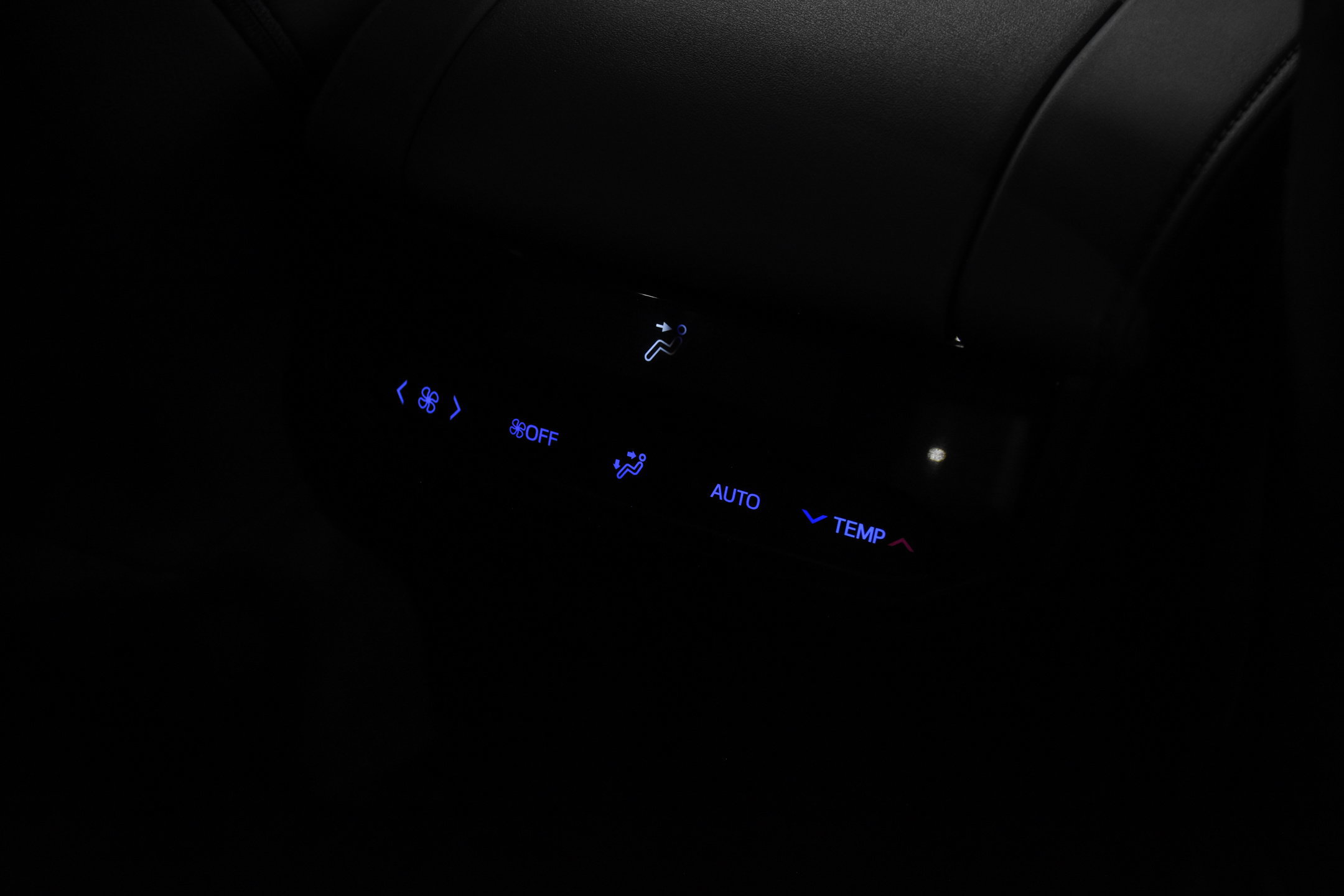 Used 2021 Toyota Highlander XLE AWD/4WD image 30