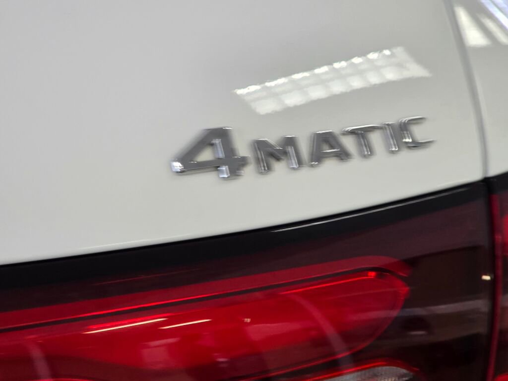 Used 2024 Mercedes-Benz GLC 300 4MATIC image 17
