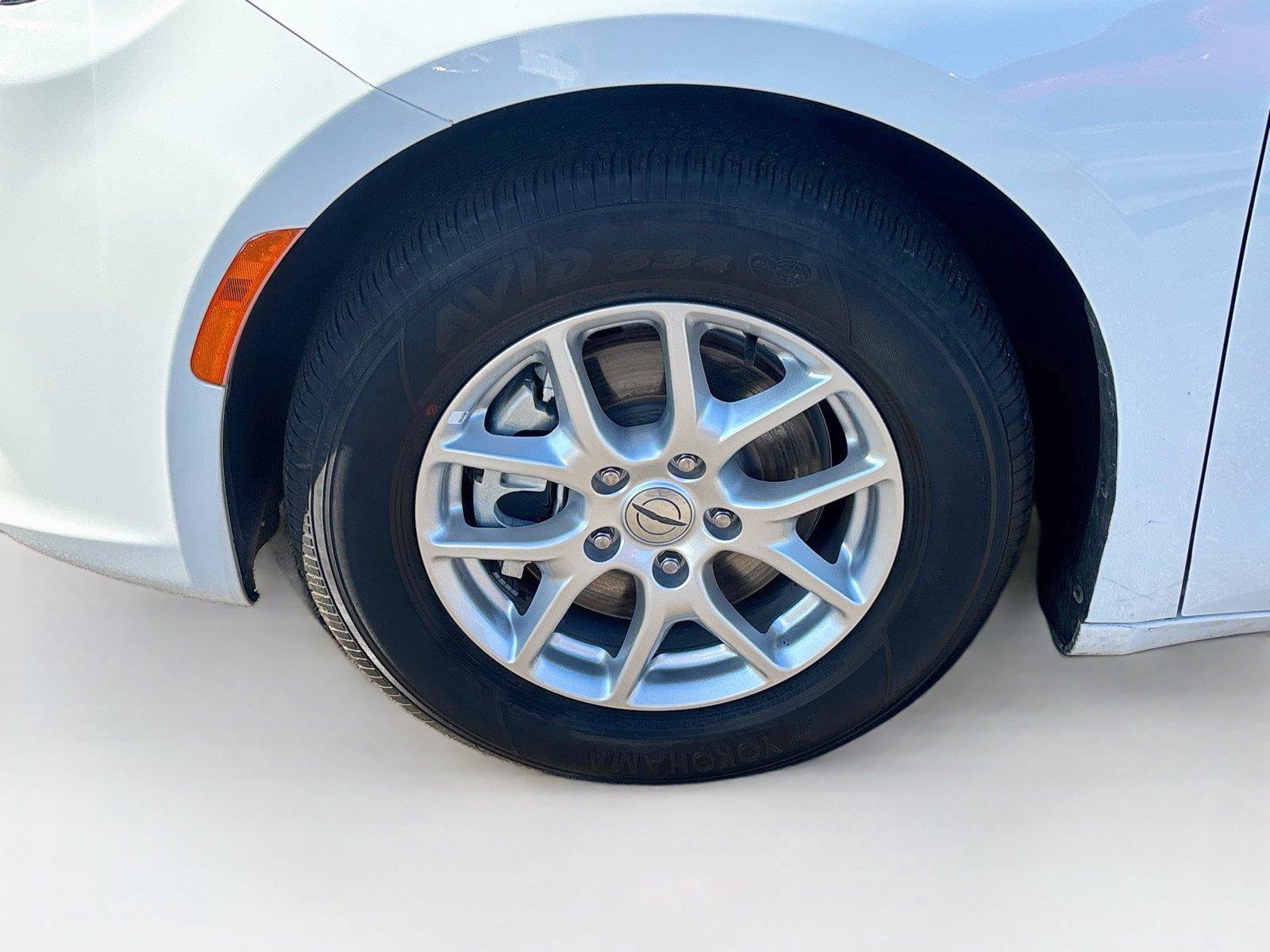 Used 2023 Chrysler Pacifica Touring-L FWD image 31