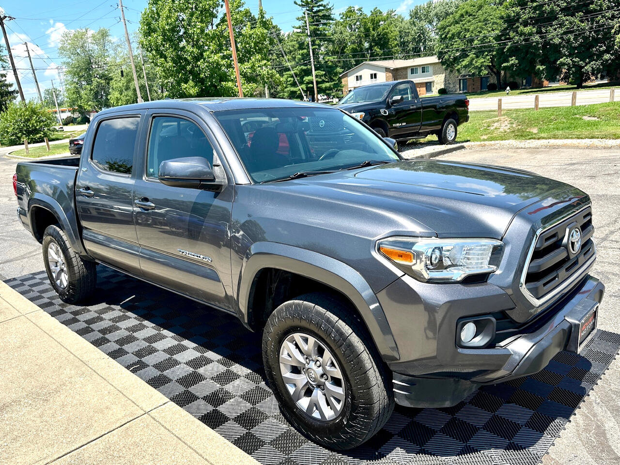 Used 2017 Toyota Tacoma SR5 image 2