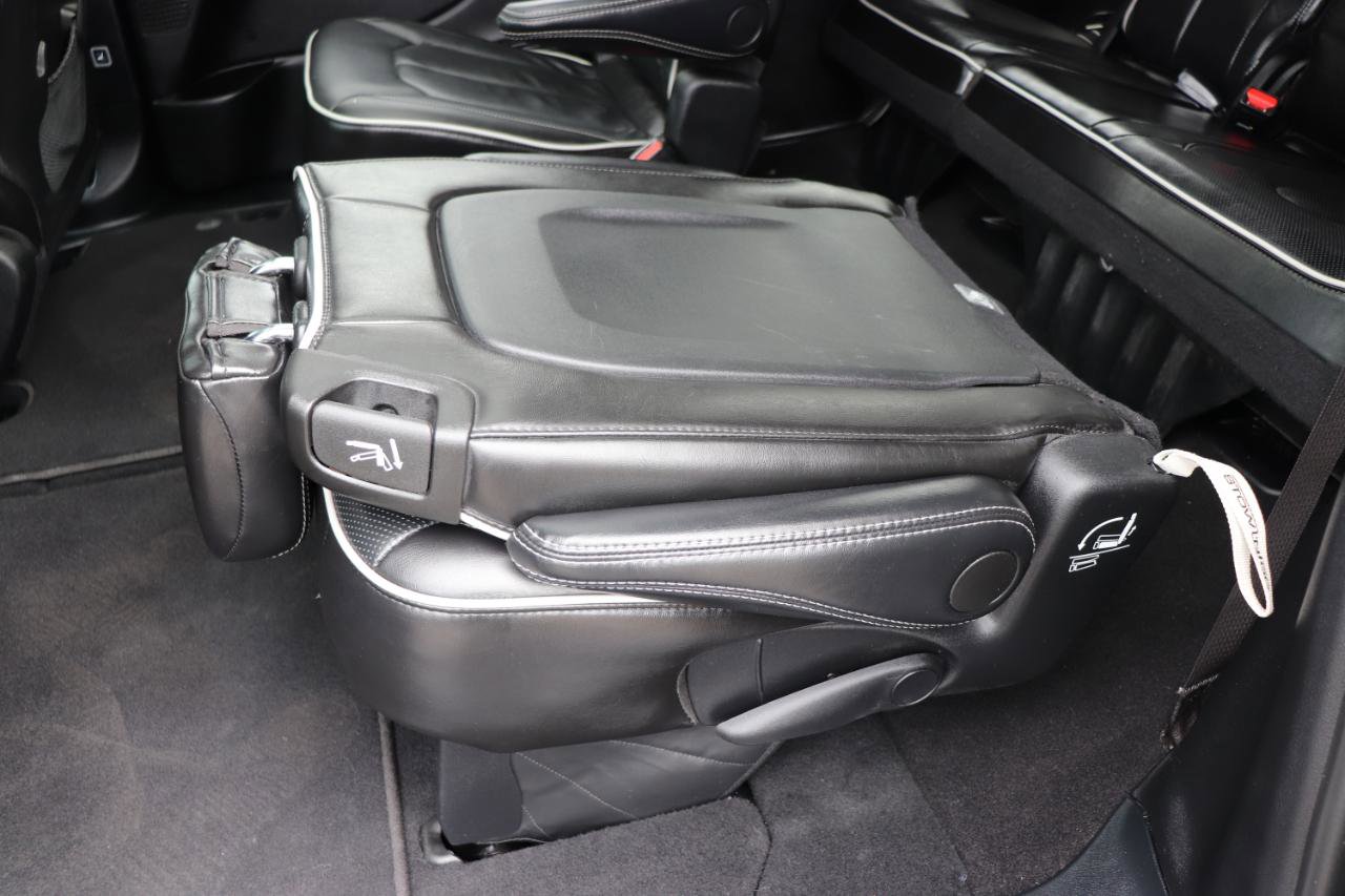 Used 2025 Chrysler Pacifica Limited image 31