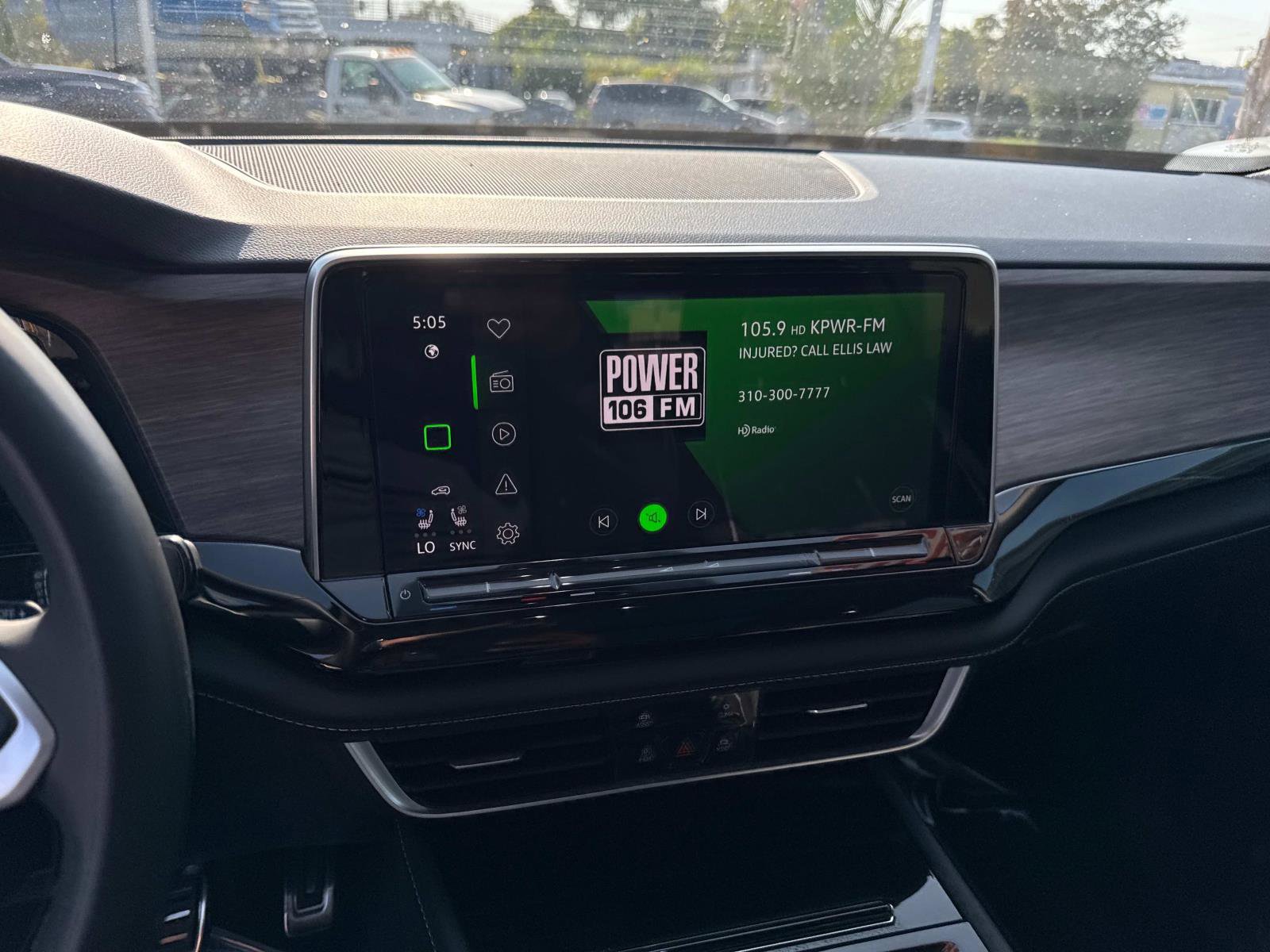 Certified 2025 Volkswagen Atlas SEL Premium R-Line image 23