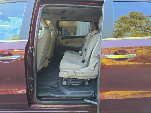 Used 2018 Honda Odyssey Touring image 18