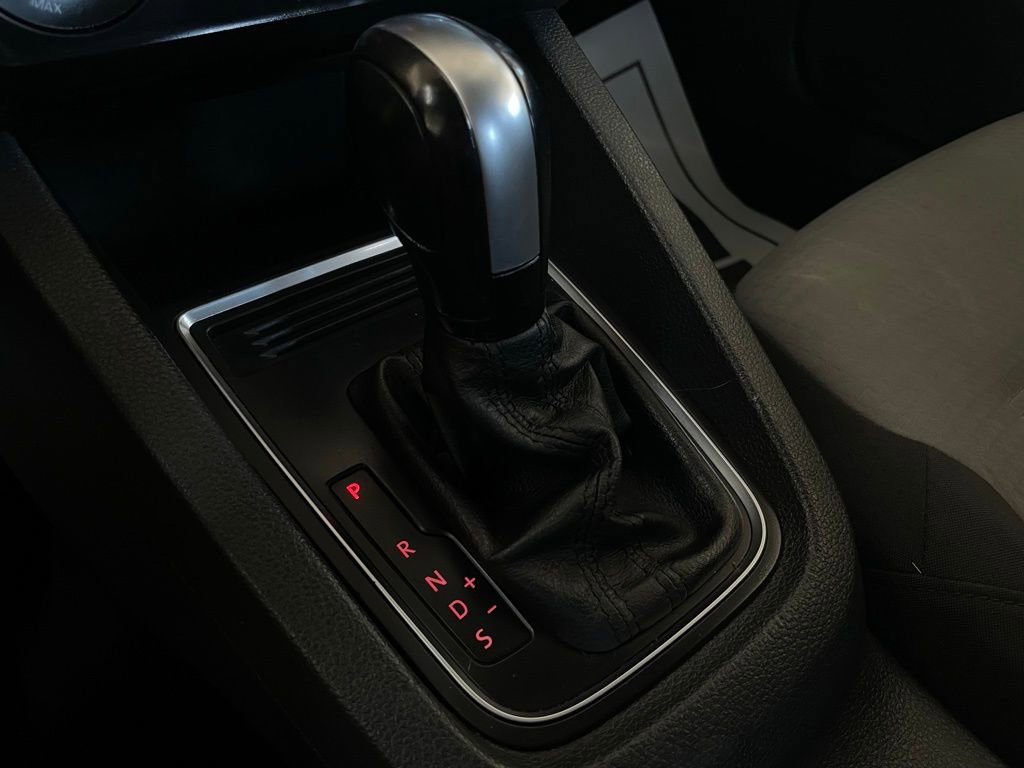 Used 2019 Toyota Camry SE FWD image 32