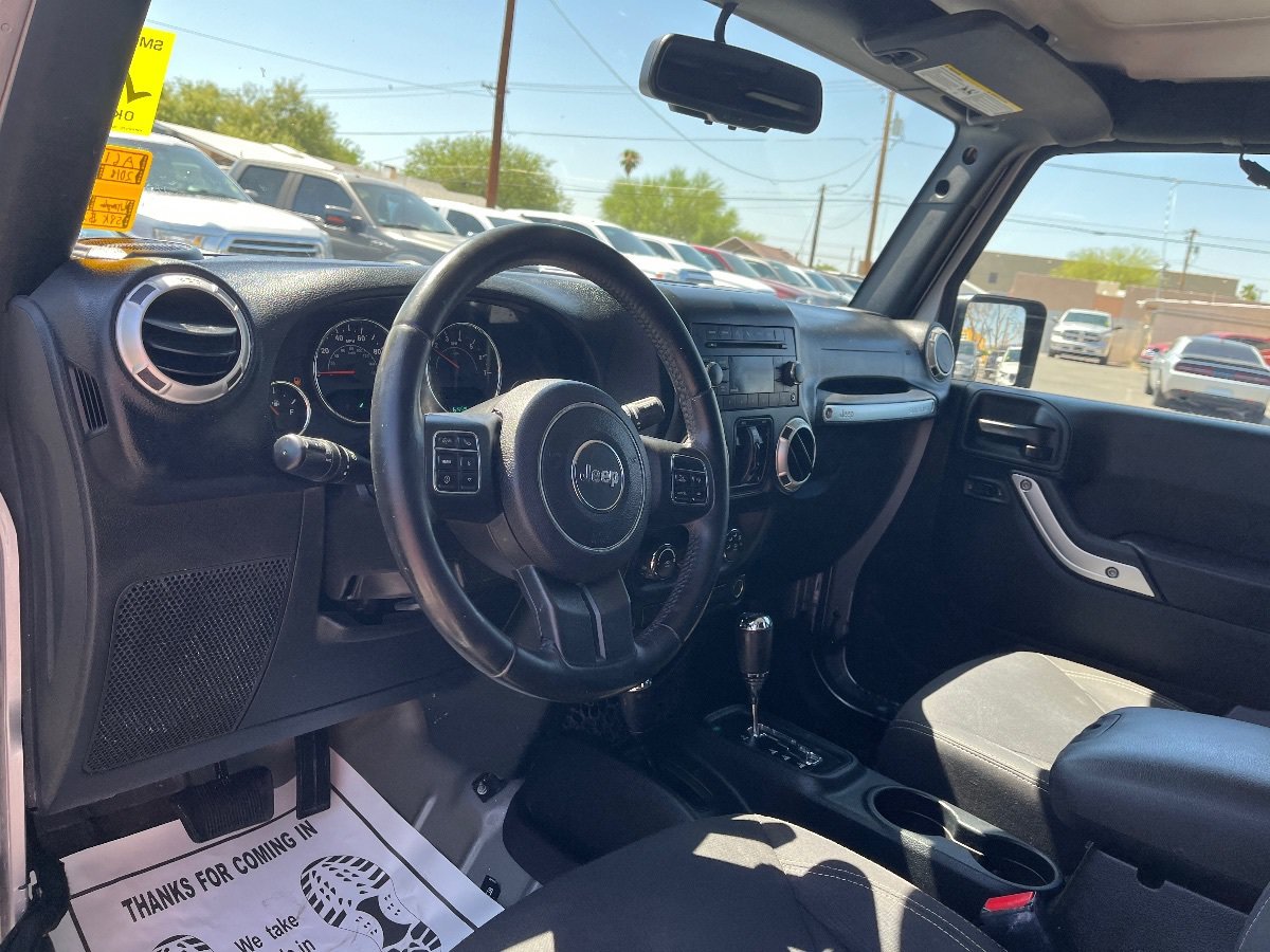 Used 2018 Jeep Wrangler Unlimited Sahara w/ Connectivity Group AWD/4WD image 21