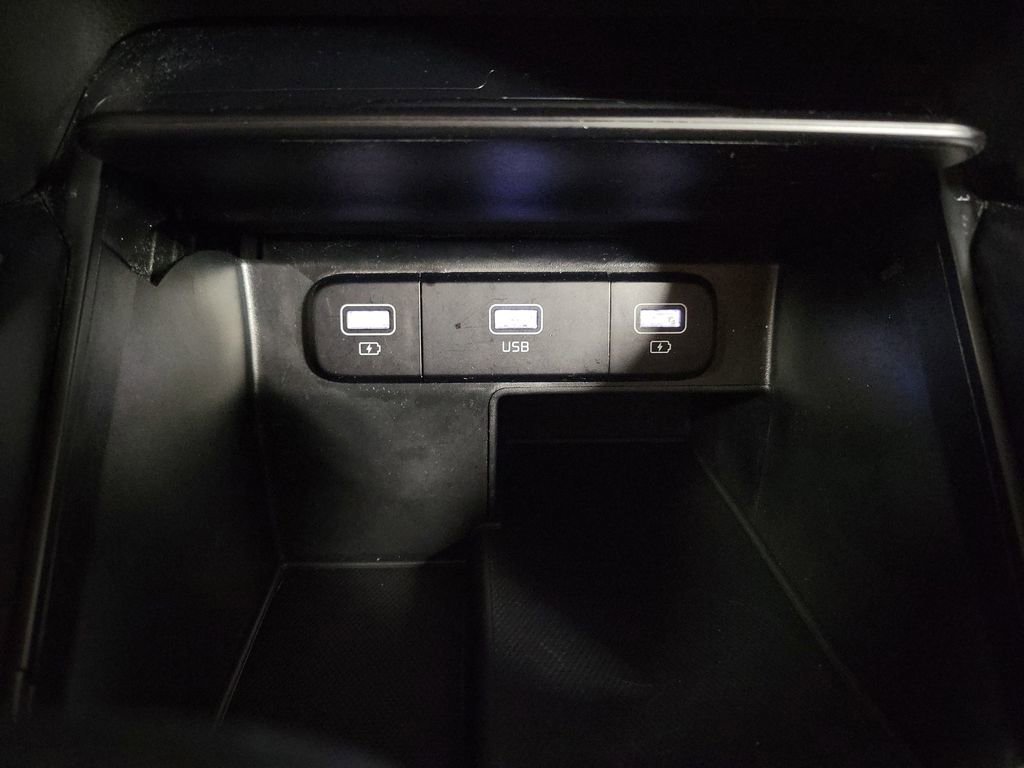 Used 2021 Kia Sorento LX image 17