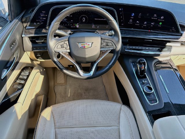 Used 2023 Cadillac Escalade ESV Premium Luxury AWD/4WD image 22